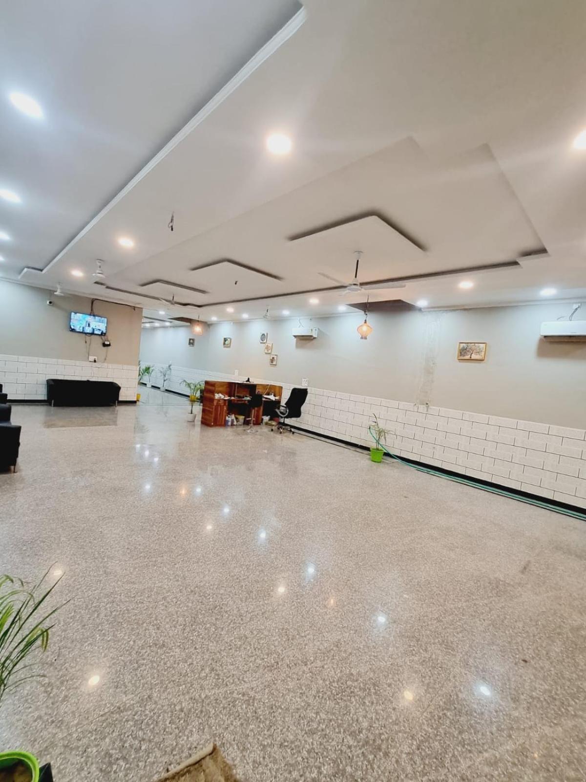 Lobby & Reception
