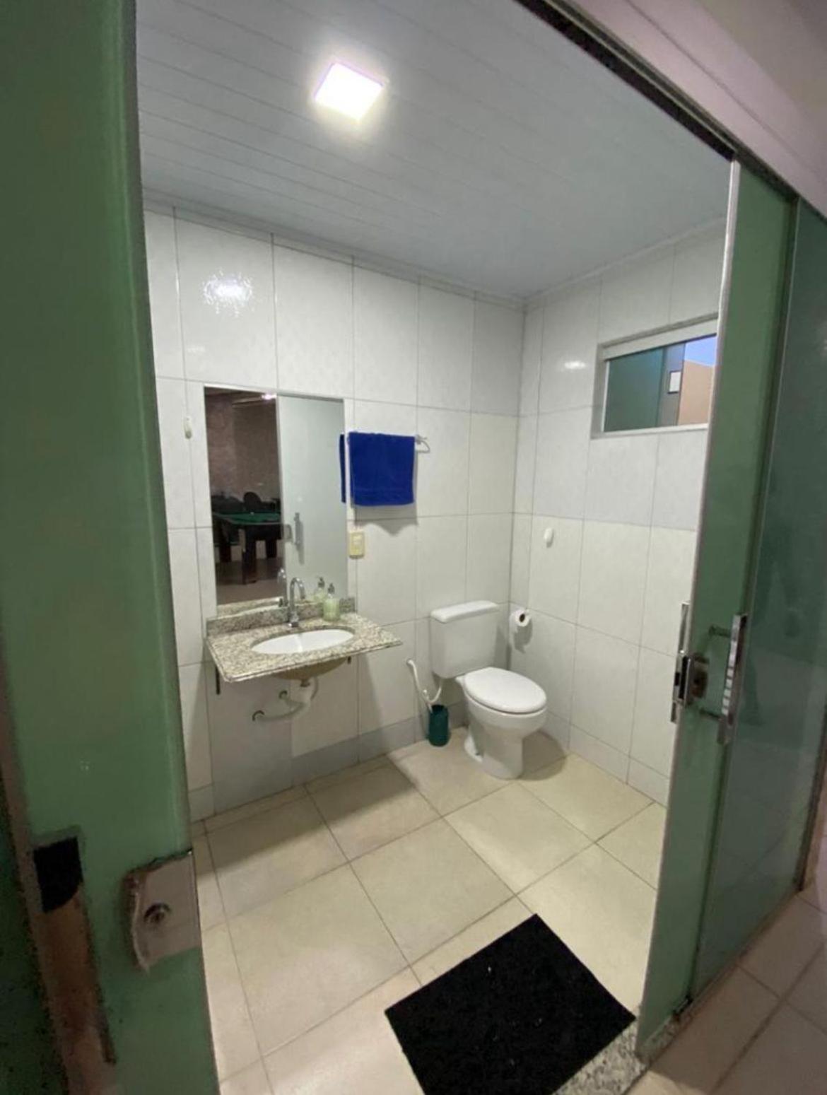 A Casa Paradisíaca lll Com Sinuca e Ar Condicionado em Todos Ambientes com Roupa de Cama e Lavanderia e Ofurô Super Quente com a Vista a Serra de Caldas No