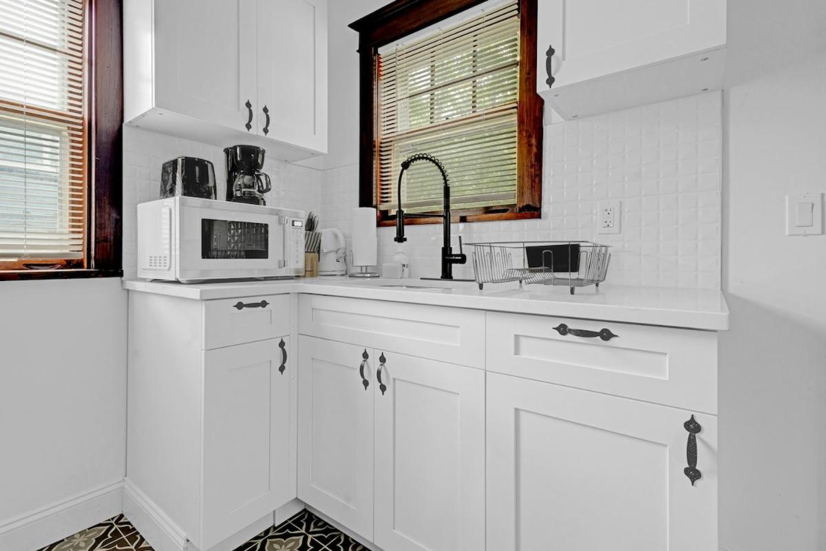 Spacious 4BR 1BA near the Falls view 4