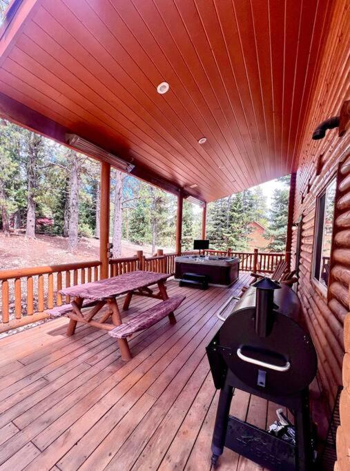 Three level cabin with Hot Tub view 4