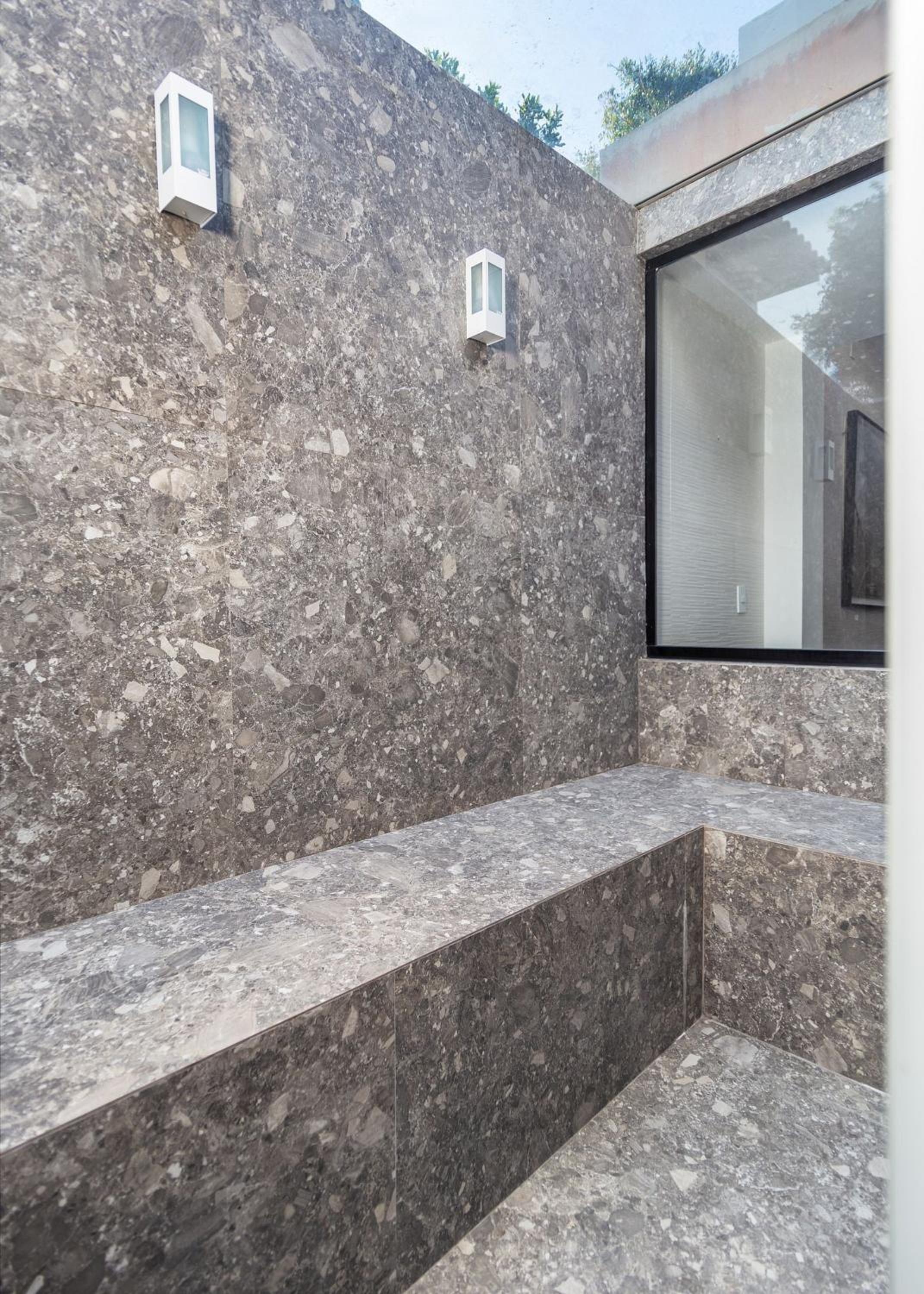 Bz 51 Center! High standard, 4 Suites with/ Private leisure area