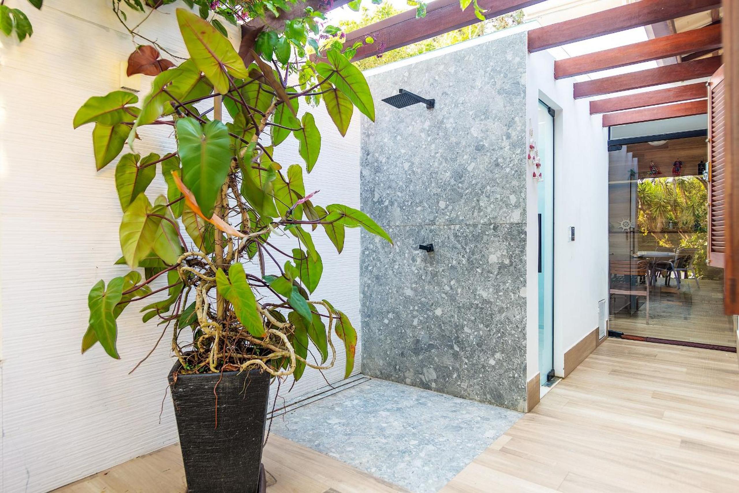 Bz 51 Center! High standard, 4 Suites with/ Private leisure area