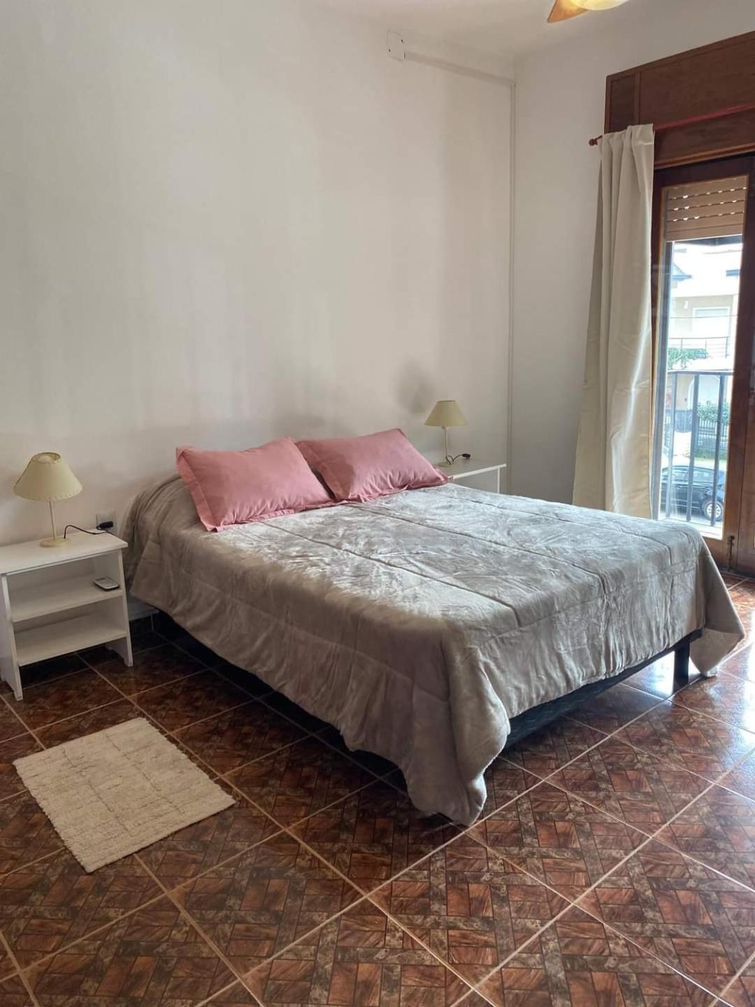 Amplia casa en planta alta en Av Mitre Parque Urquiza