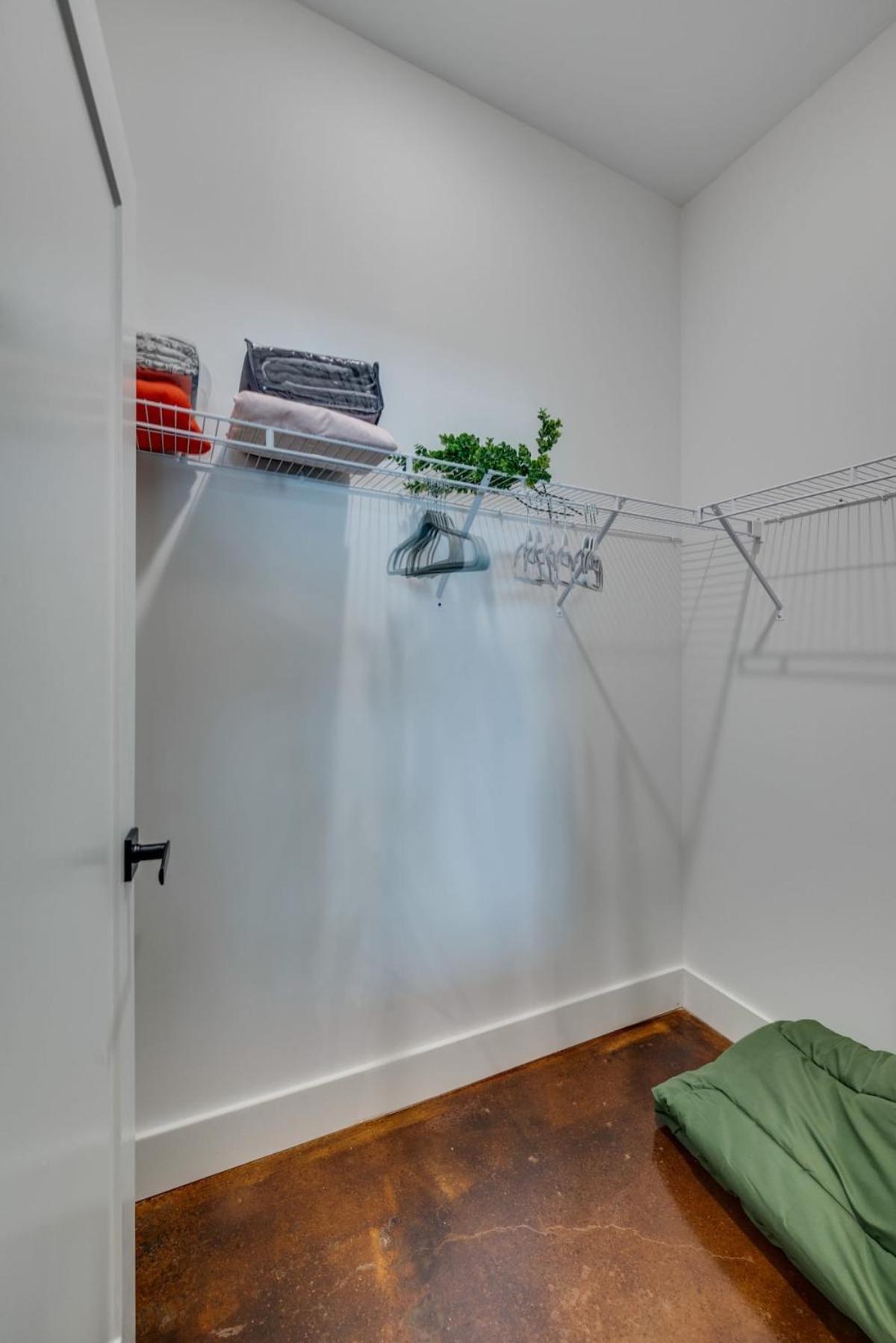 NEW Studio w 2 Queen Beds 7 mins to Broadway - Property Image 29