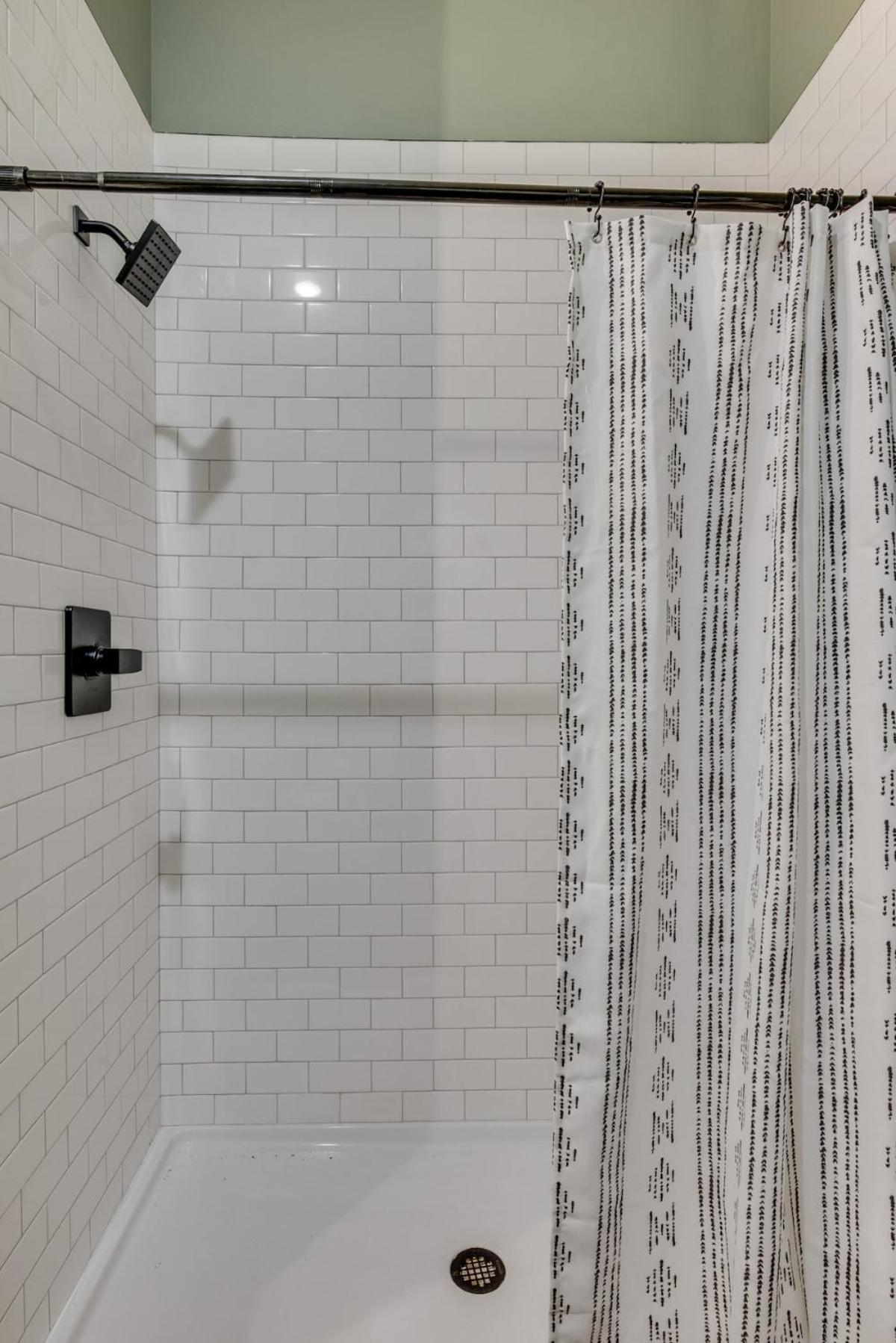 NEW Studio w 2 Queen Beds 7 mins to Broadway - Property Image 32