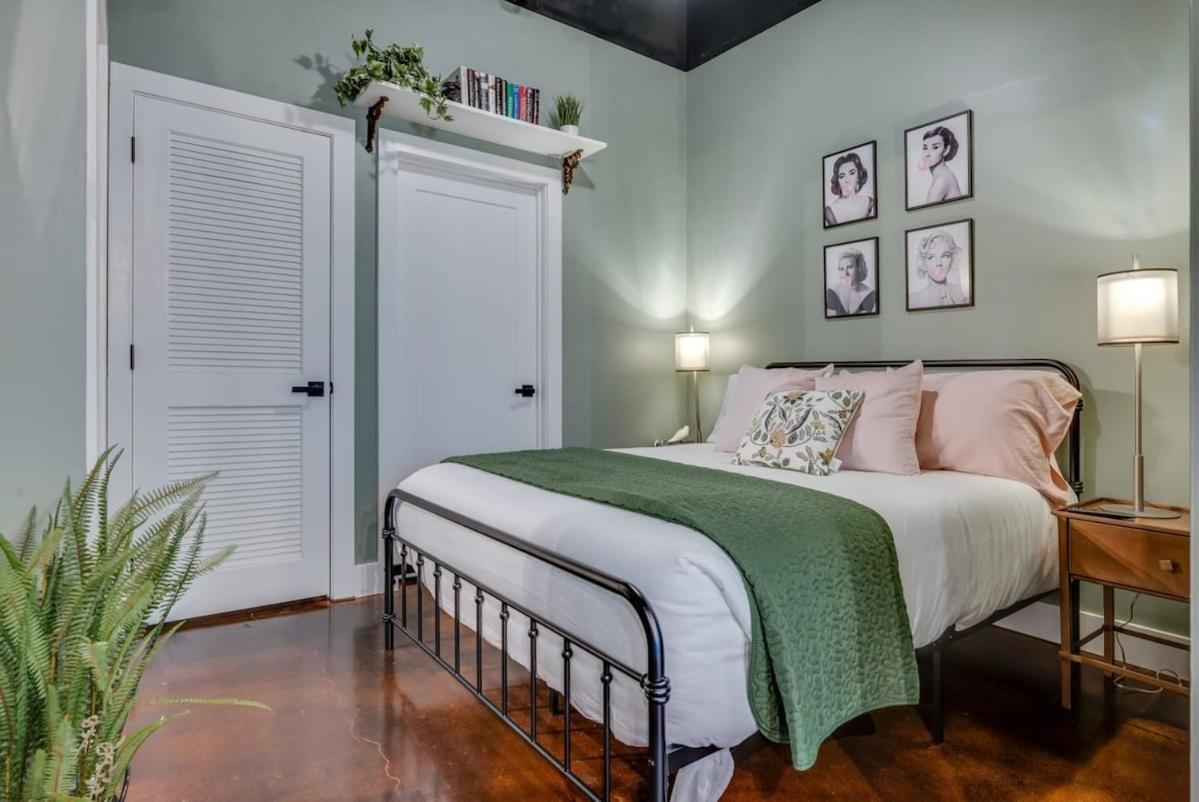 NEW Studio w 2 Queen Beds 7 mins to Broadway - Property Image 12
