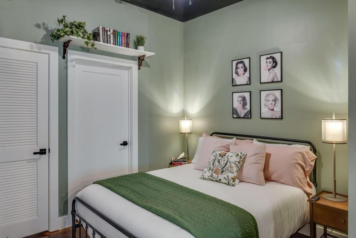 NEW Studio w 2 Queen Beds 7 mins to Broadway - Property Image 4