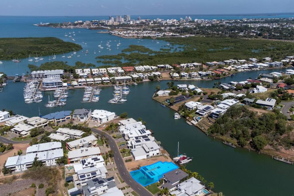 Bayview Paradise with Private Pool-Marina Deck