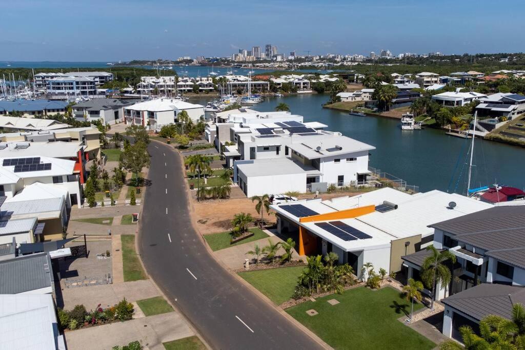 Bayview Paradise with Private Pool-Marina Deck