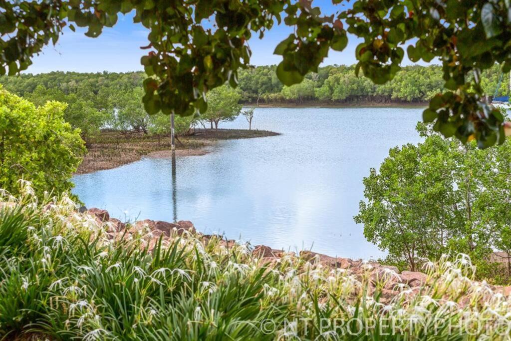 Bayview Paradise with Private Pool-Marina Deck