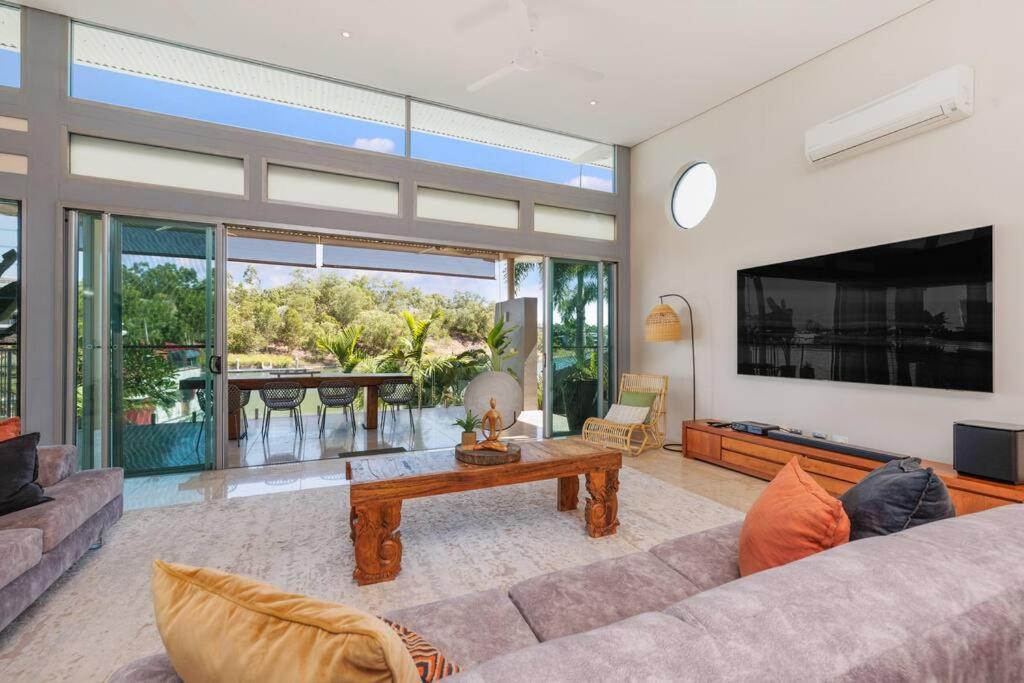 Bayview Paradise with Private Pool-Marina Deck