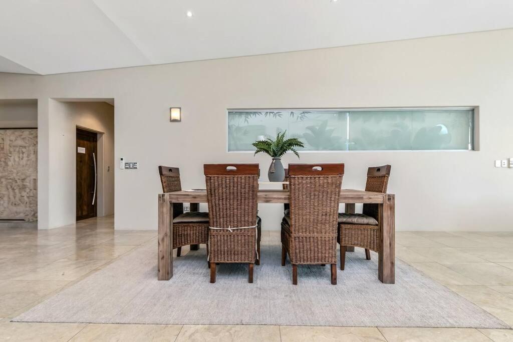 Bayview Paradise with Private Pool-Marina Deck