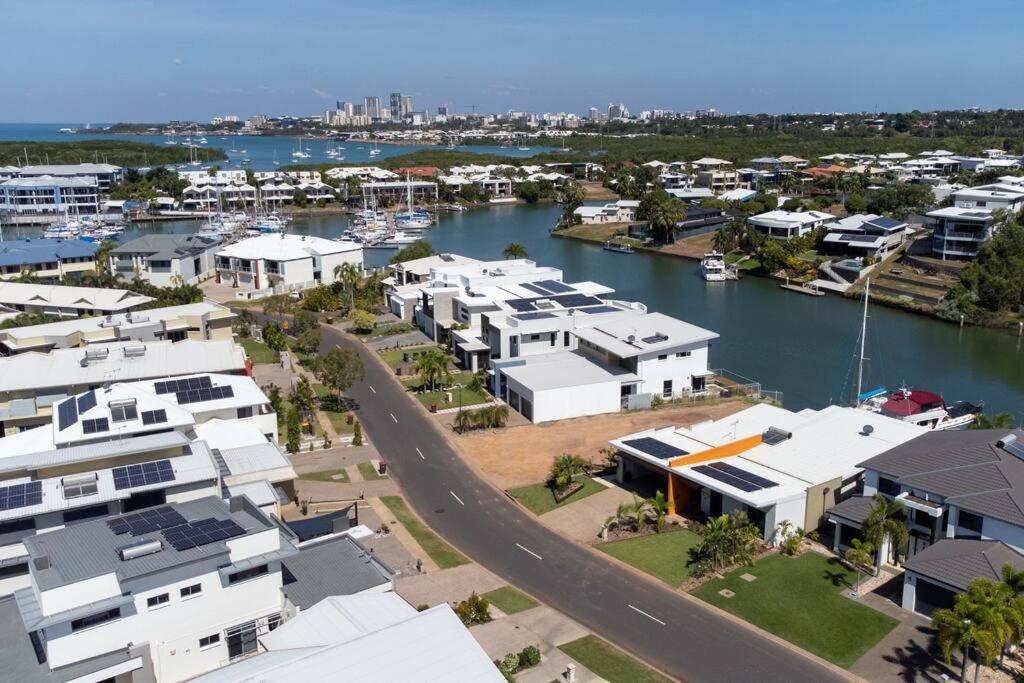 Bayview Paradise with Private Pool-Marina Deck