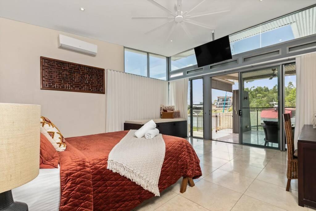 Bayview Paradise with Private Pool-Marina Deck