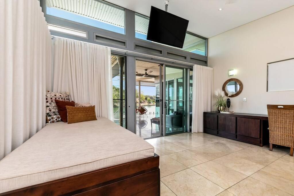 Bayview Paradise with Private Pool-Marina Deck