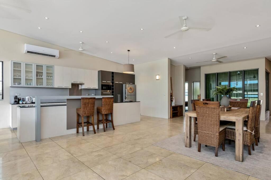 Bayview Paradise with Private Pool-Marina Deck
