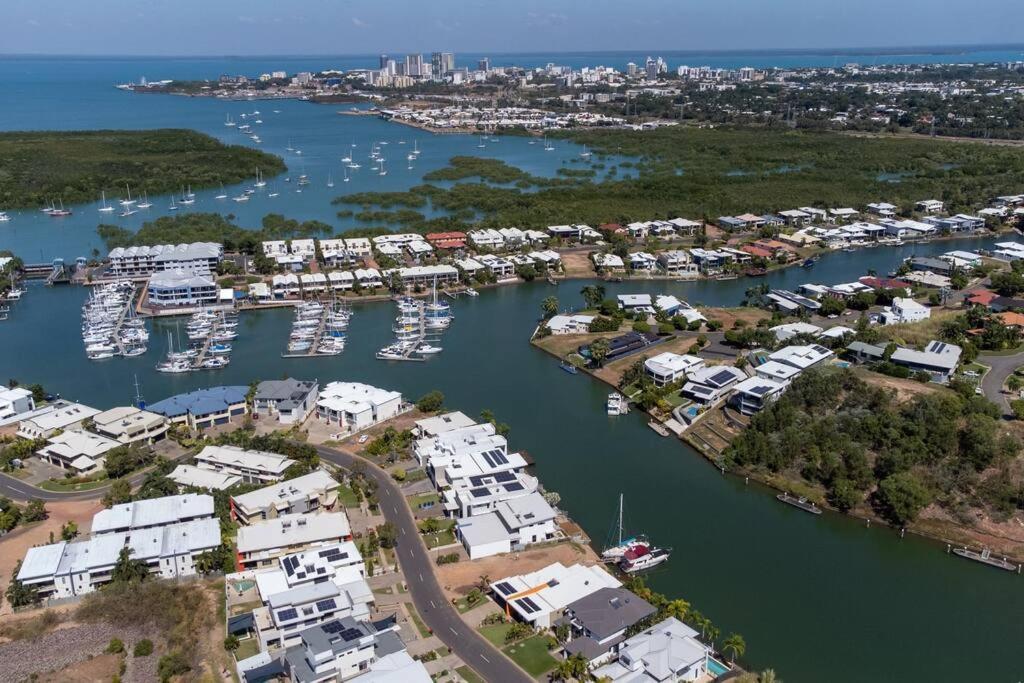 Bayview Paradise with Private Pool-Marina Deck