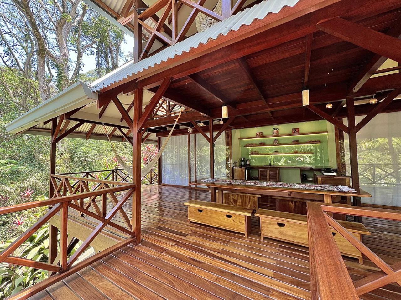 Villa Colibri - Secluded Villa - Short Stroll to Beach, Shops & Restaurants