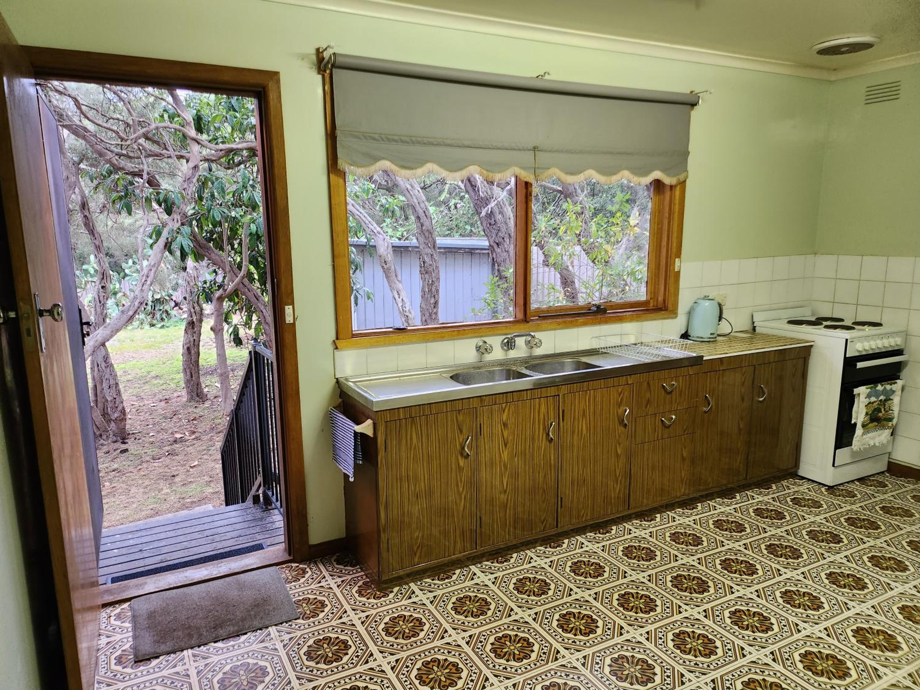 Large Retro Beach House with Style Class and Fun