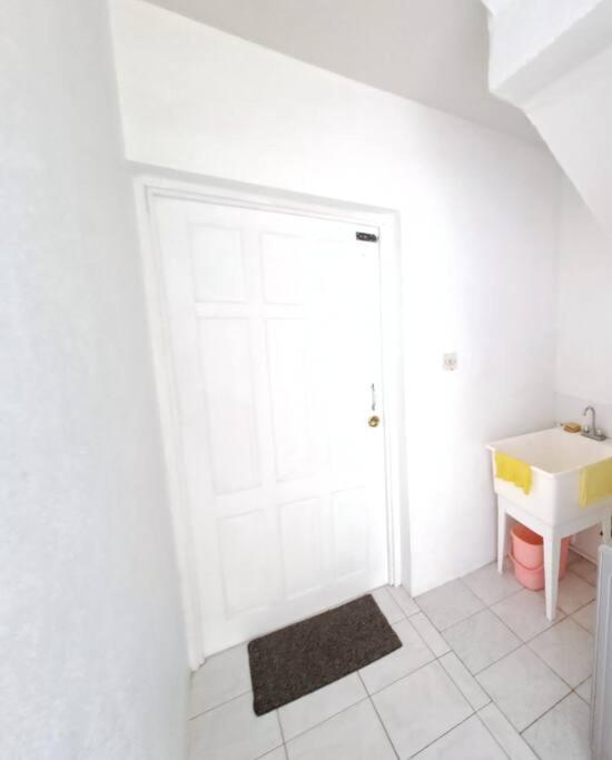 Tasteful Apartment in Rockley!