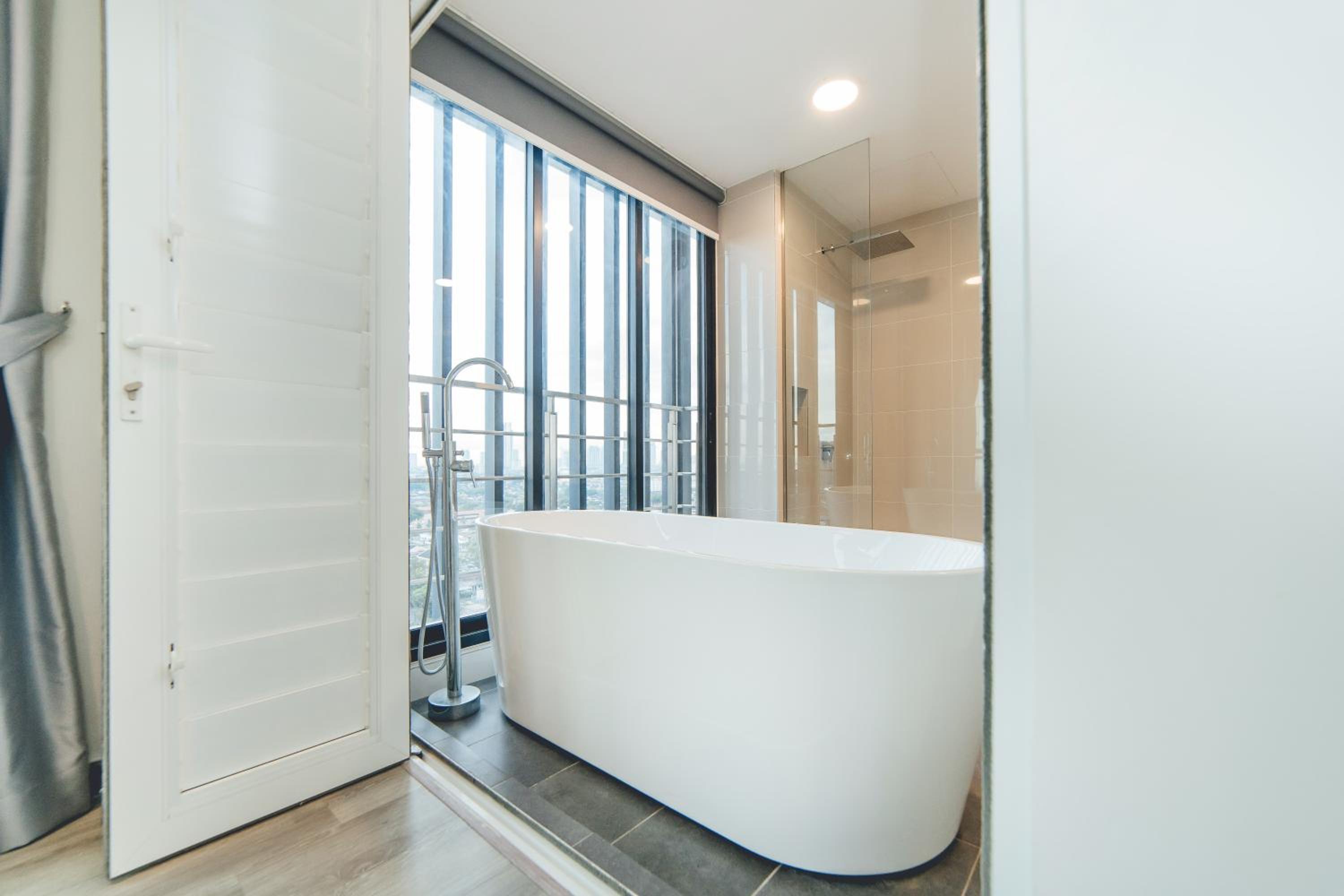 Mosaic Fresh Living 3BR Midvalley w Bthtub by Our Stay