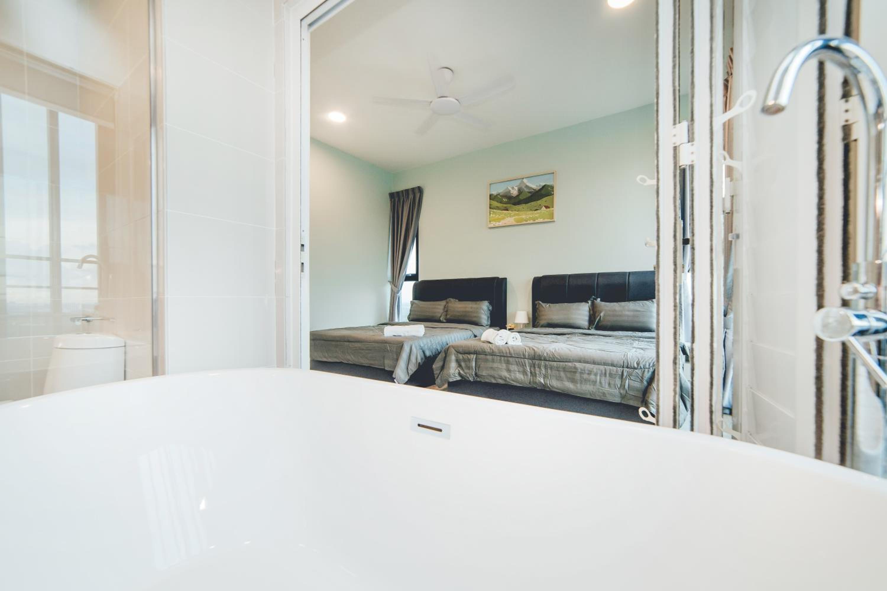 Mosaic Fresh Living 3BR Midvalley w Bthtub by Our Stay