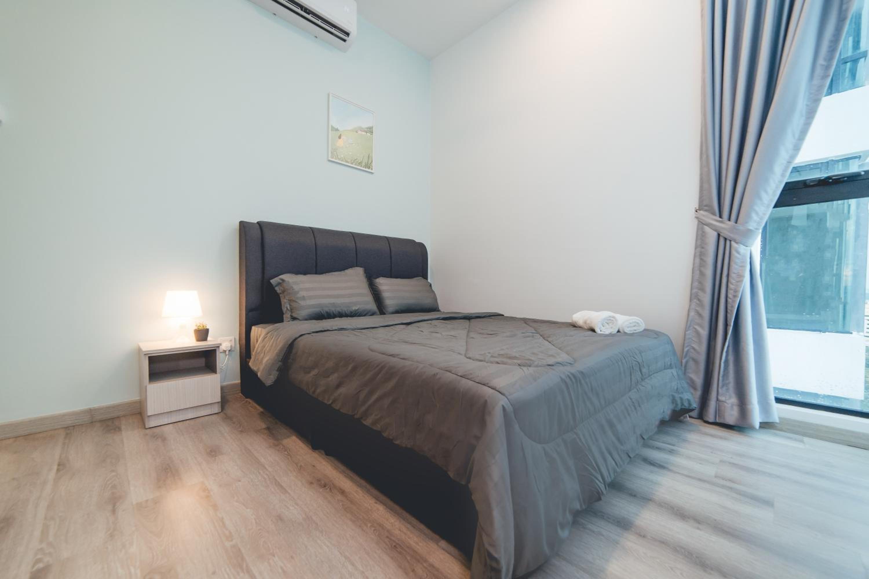 Mosaic Fresh Living 3BR Midvalley w Bthtub by Our Stay