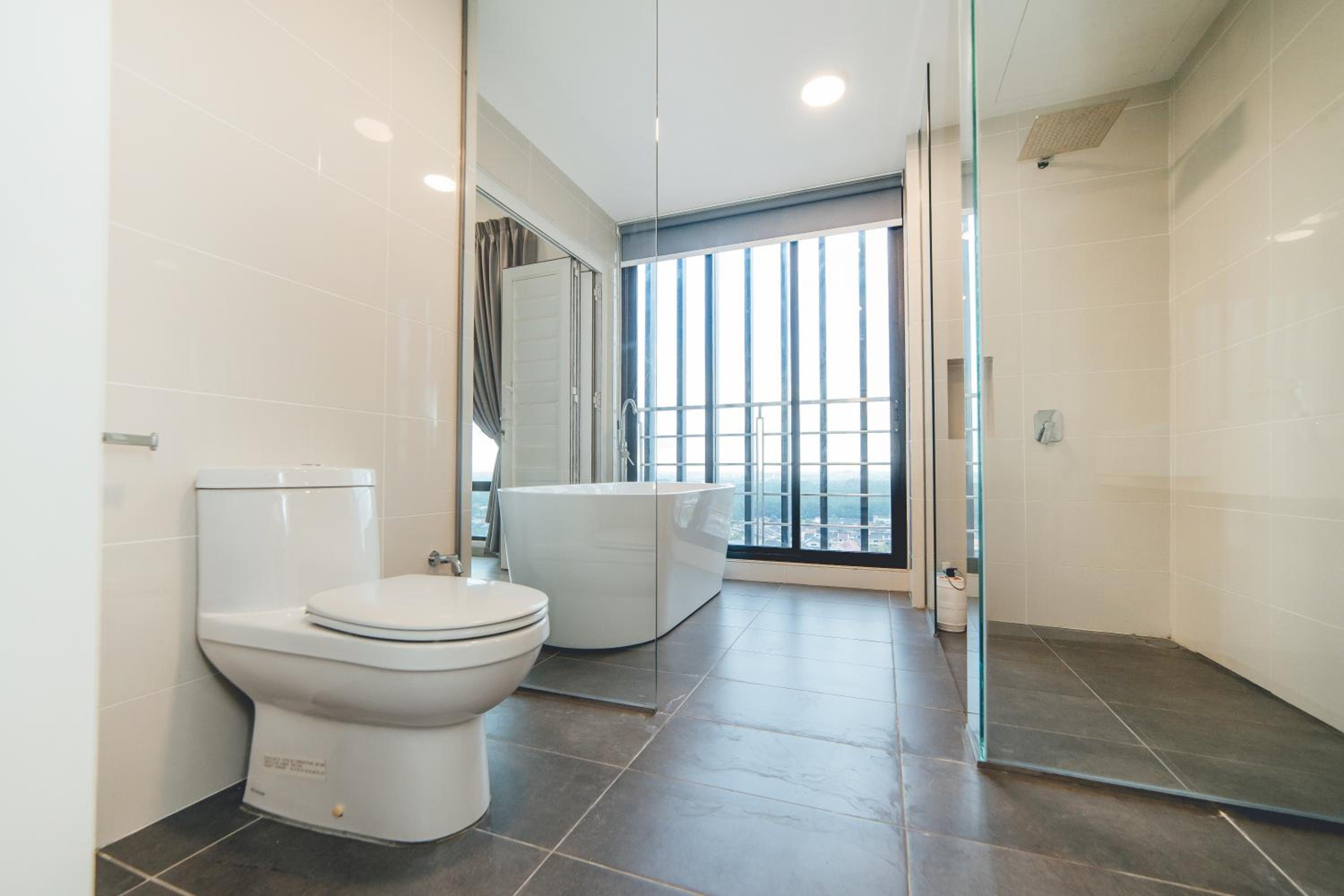Mosaic Fresh Living 3BR Midvalley w Bthtub by Our Stay