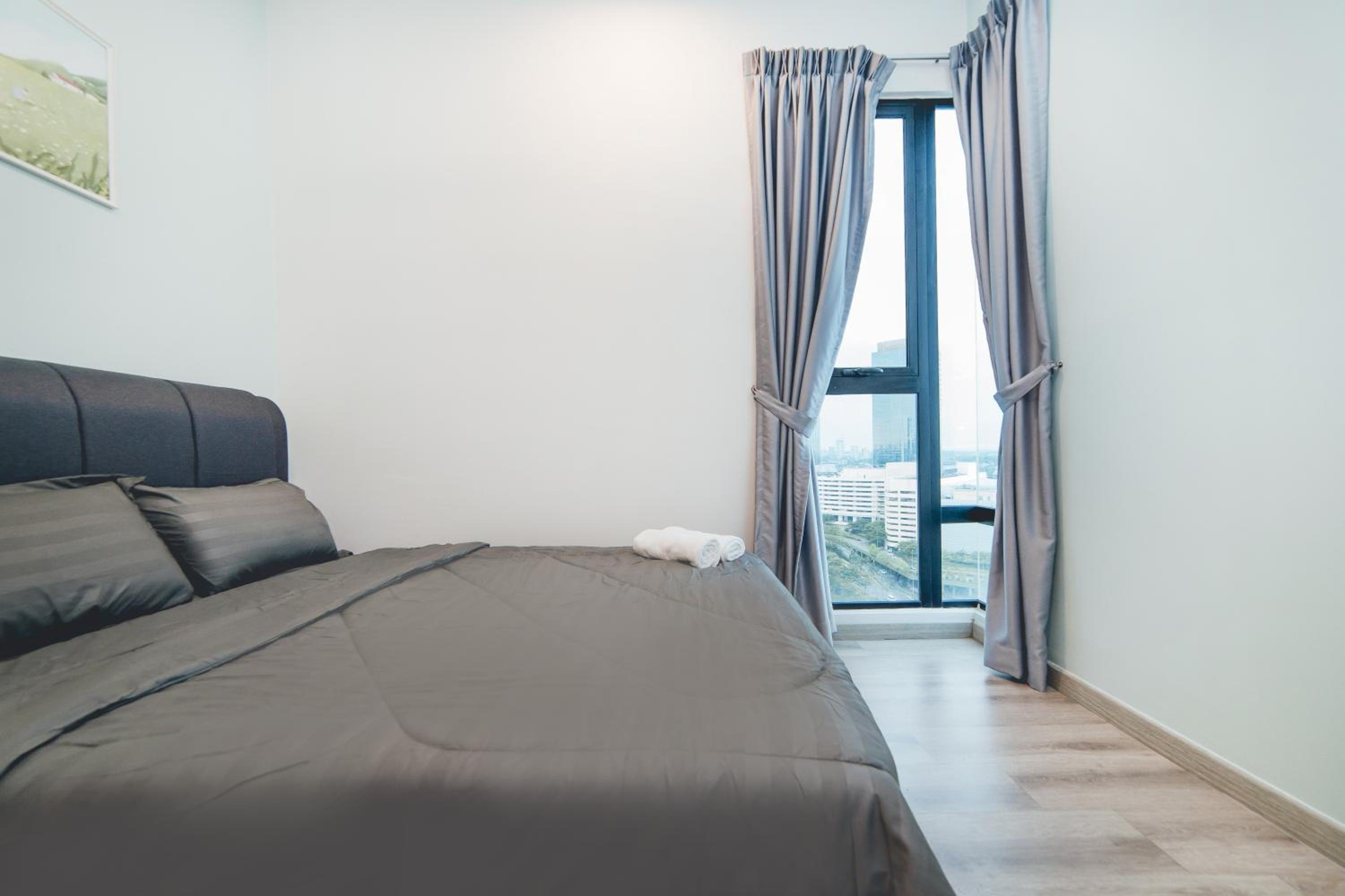 Mosaic Fresh Living 3BR Midvalley w Bthtub by Our Stay
