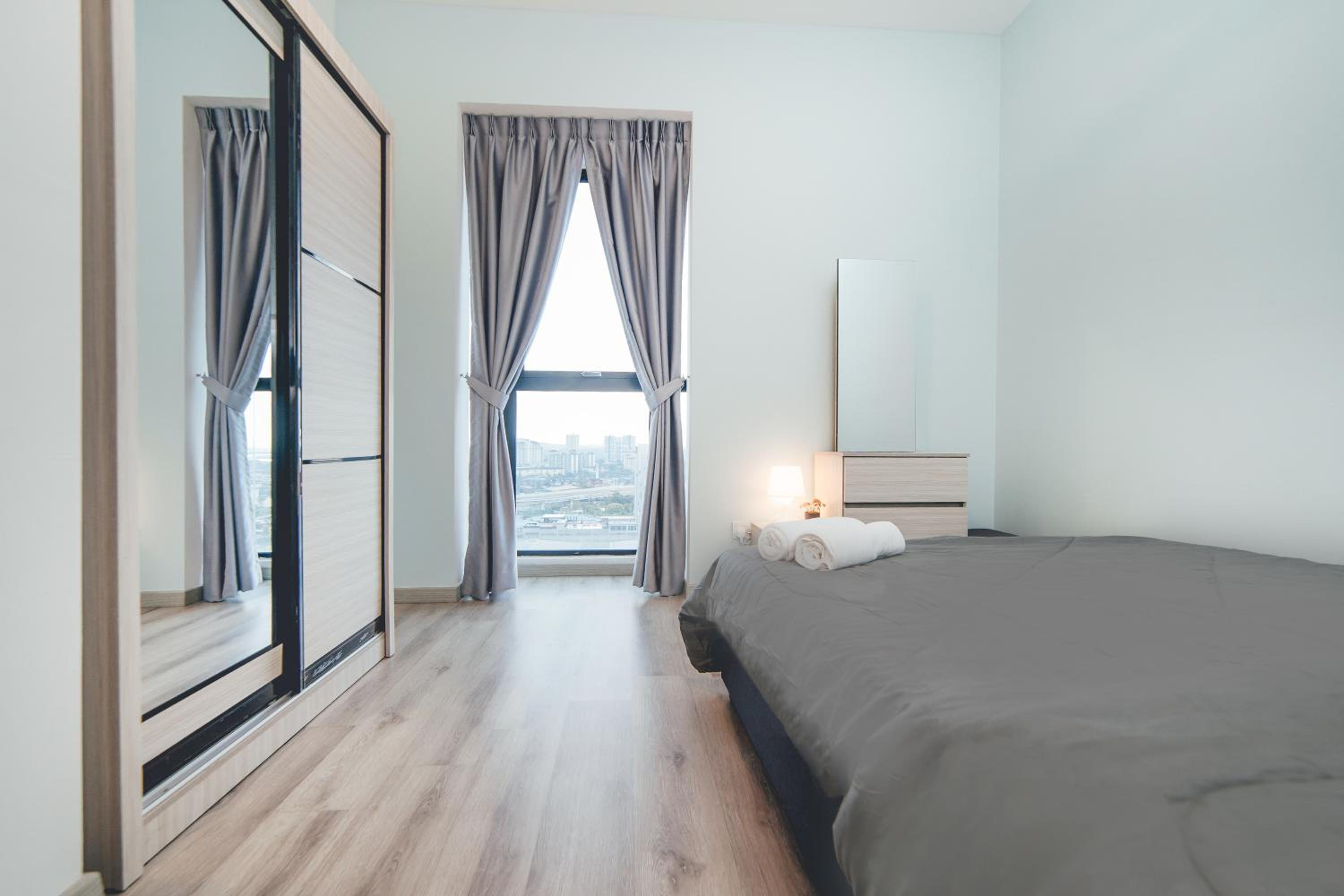 Mosaic Fresh Living 3BR Midvalley w Bthtub by Our Stay