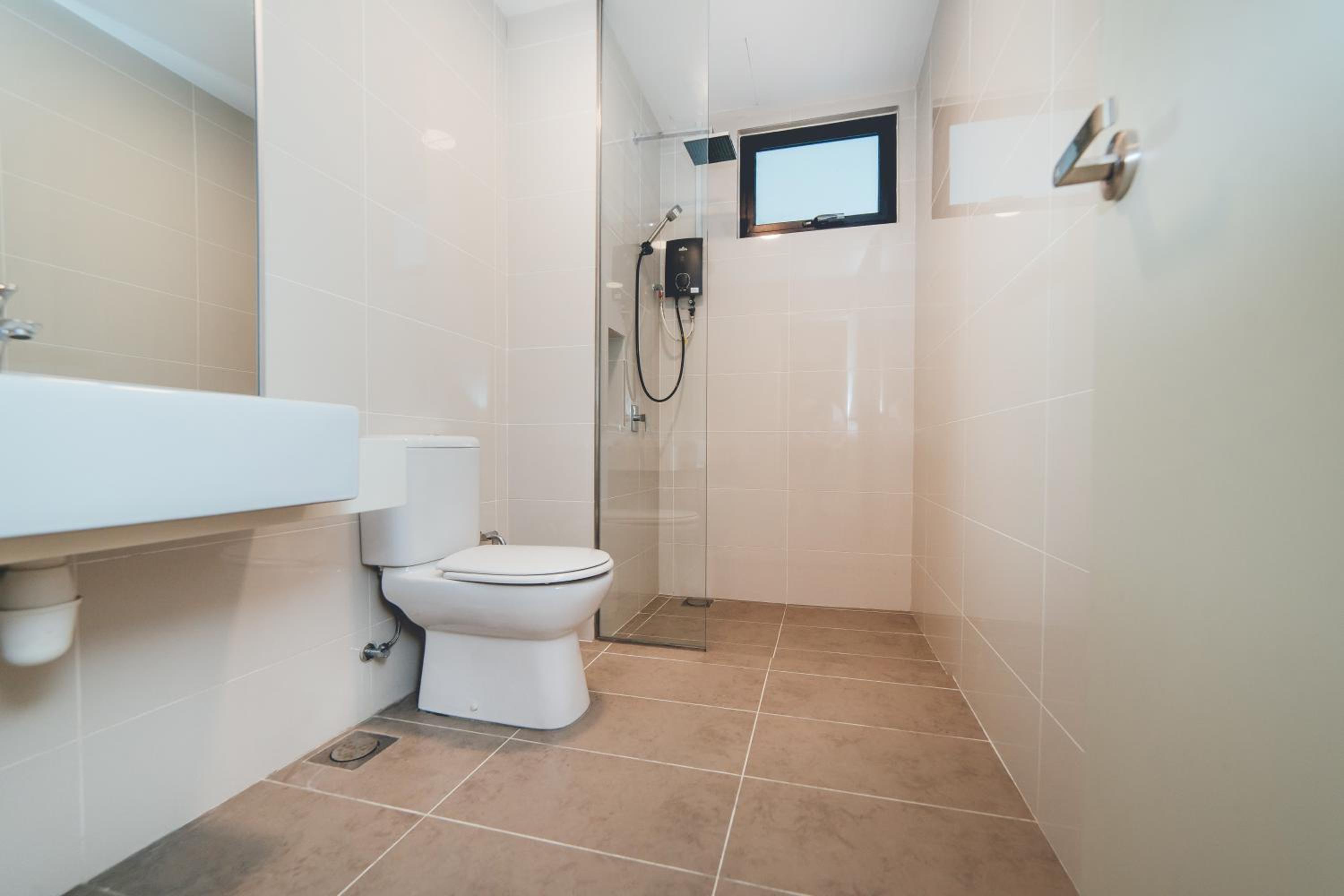 Mosaic Fresh Living 3BR Midvalley w Bthtub by Our Stay