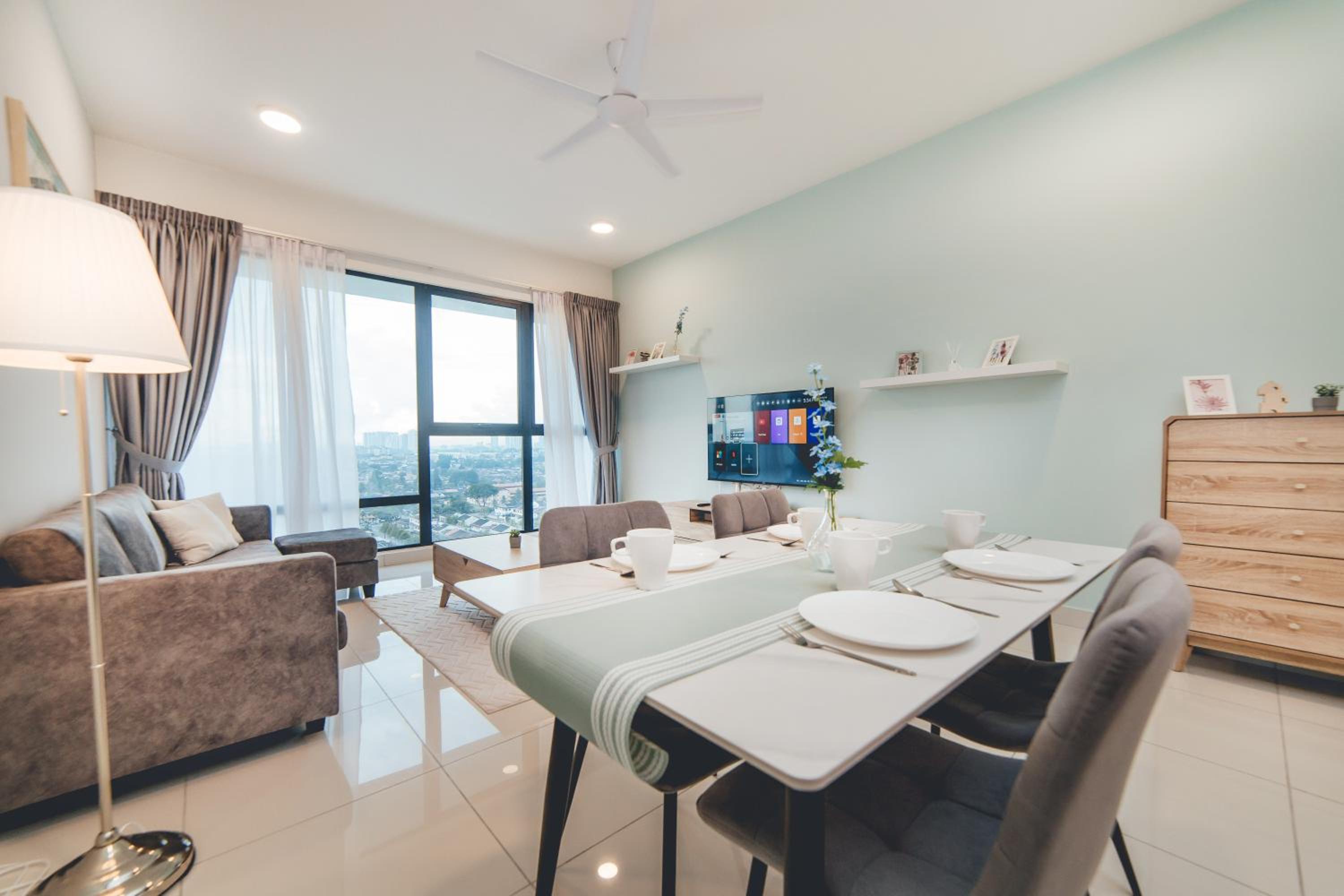 Mosaic Fresh Living 3BR Midvalley w Bthtub by Our Stay