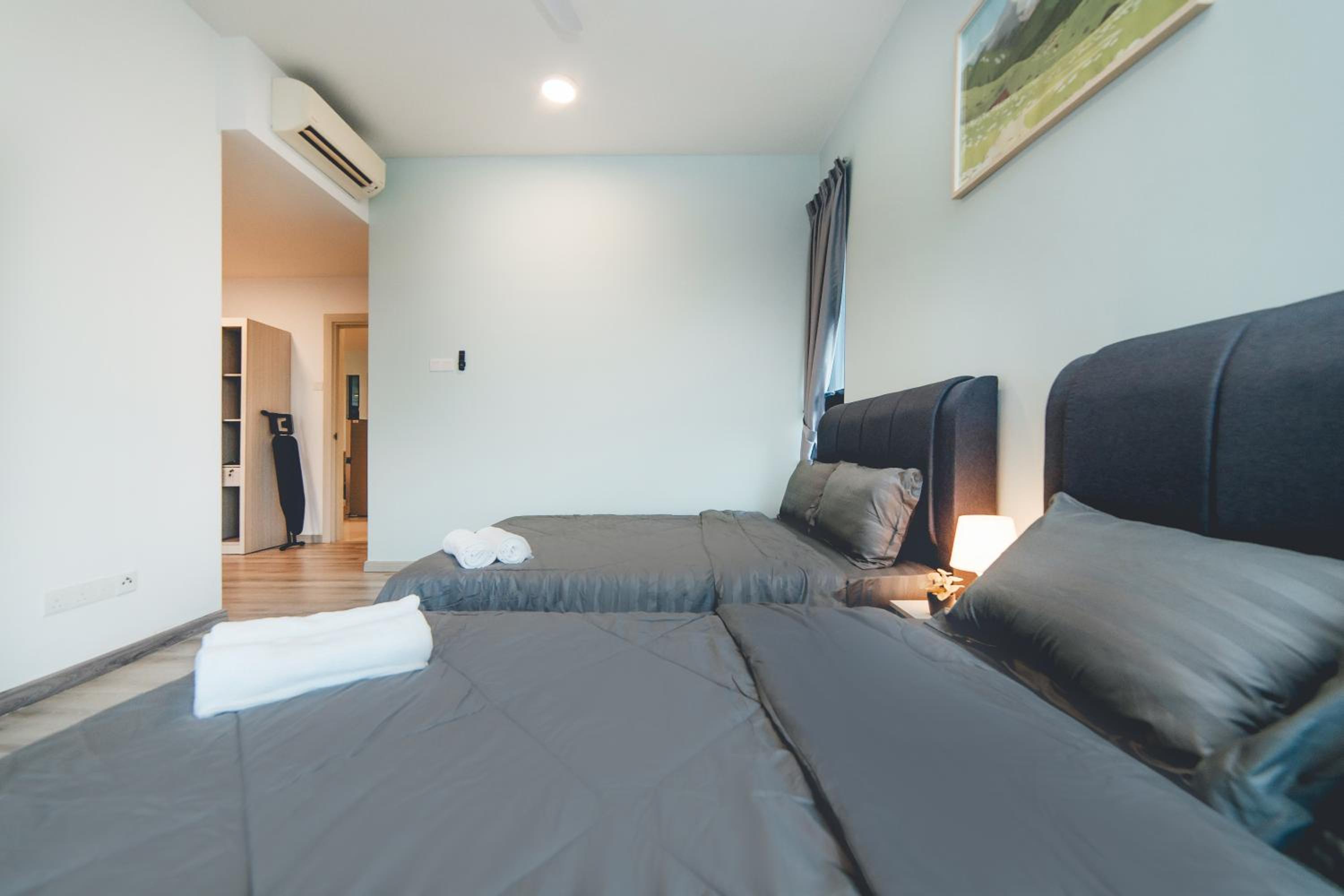 Mosaic Fresh Living 3BR Midvalley w Bthtub by Our Stay