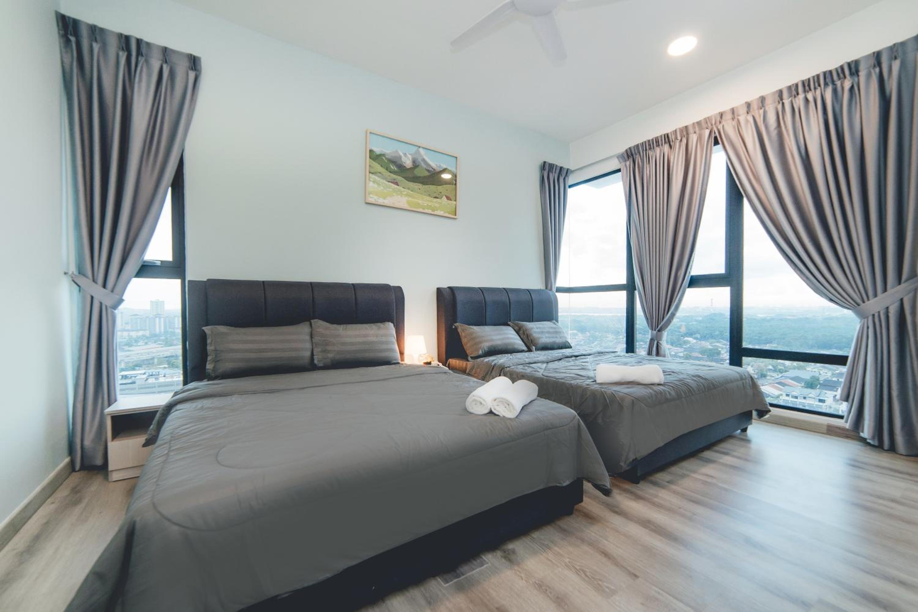 Mosaic Fresh Living 3BR Midvalley w Bthtub by Our Stay