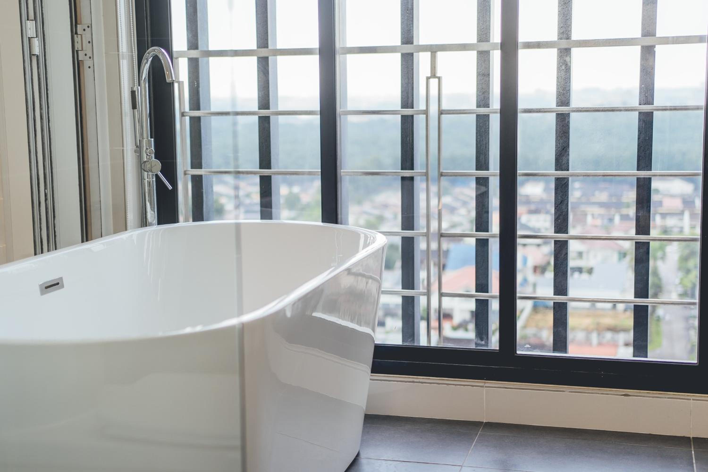 Mosaic Fresh Living 3BR Midvalley w Bthtub by Our Stay