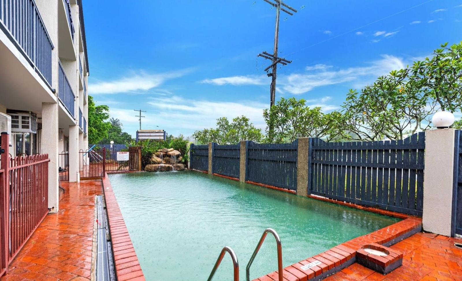 Cairns Holiday Lodge