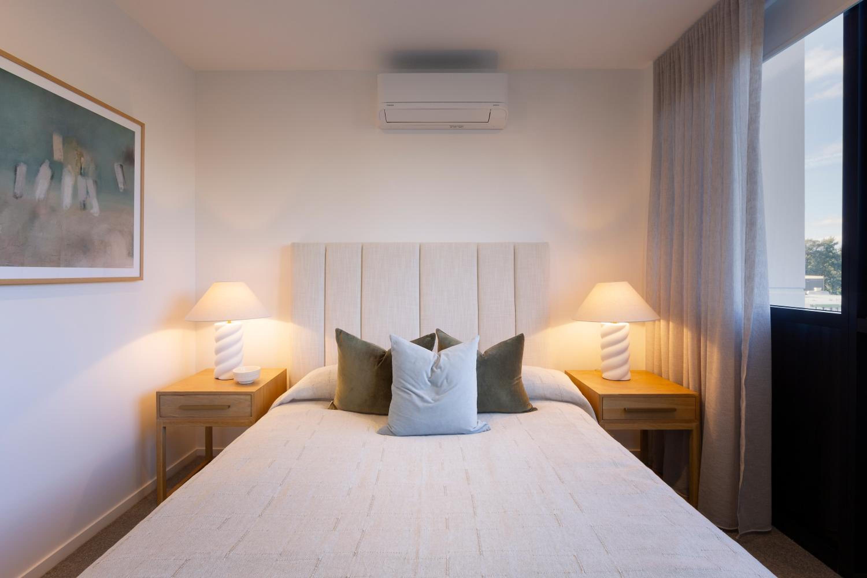 Oaks Canopy - Boutique 1 BR Apartments