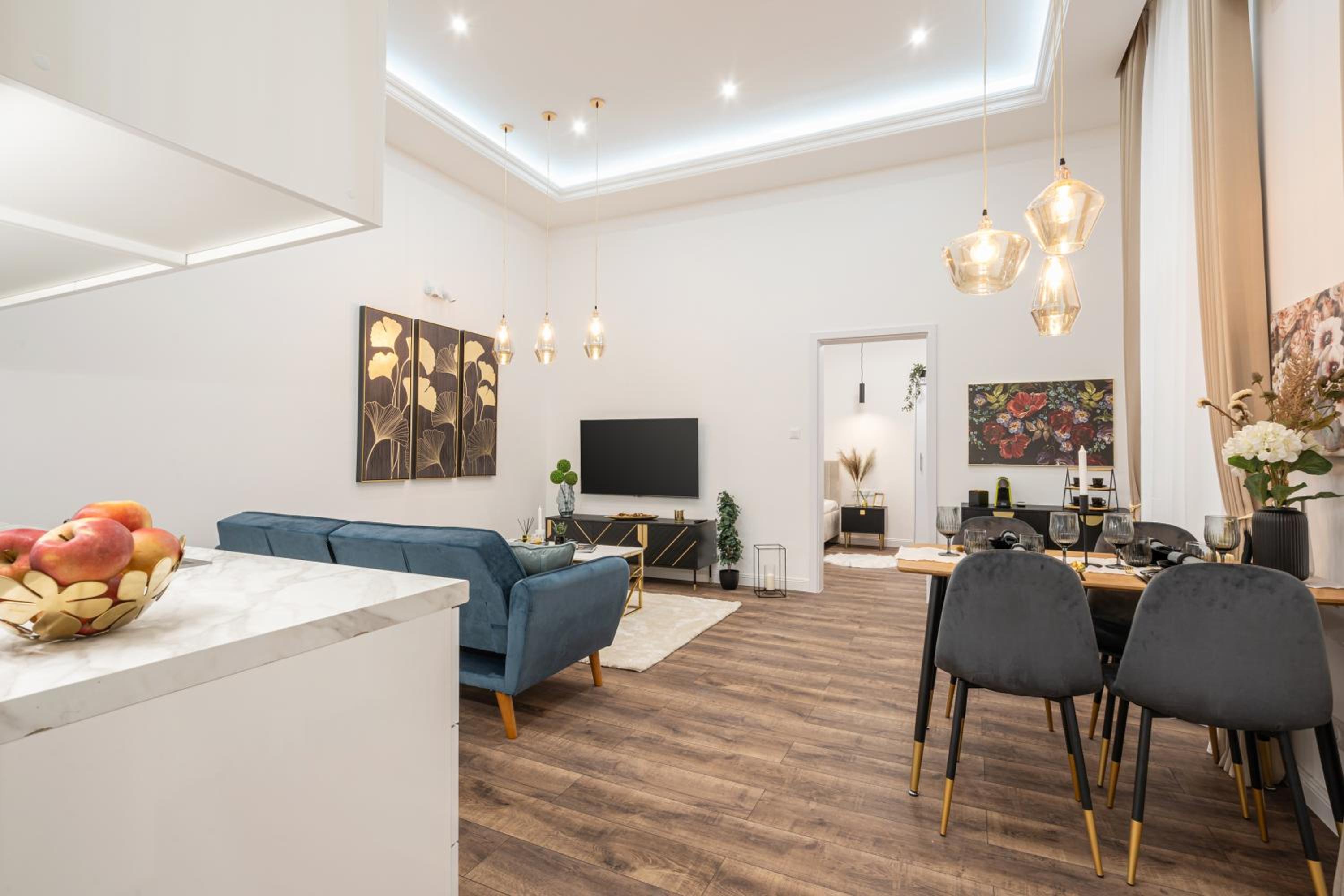 Blue Velvet Luxury Apartment view 3