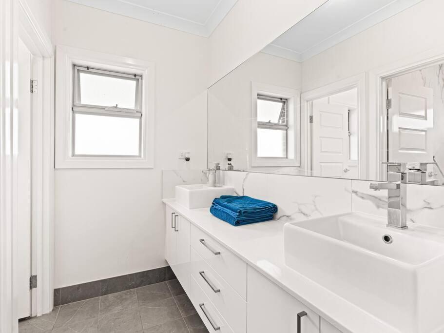 Ultra Luxury Mansion Near CBD