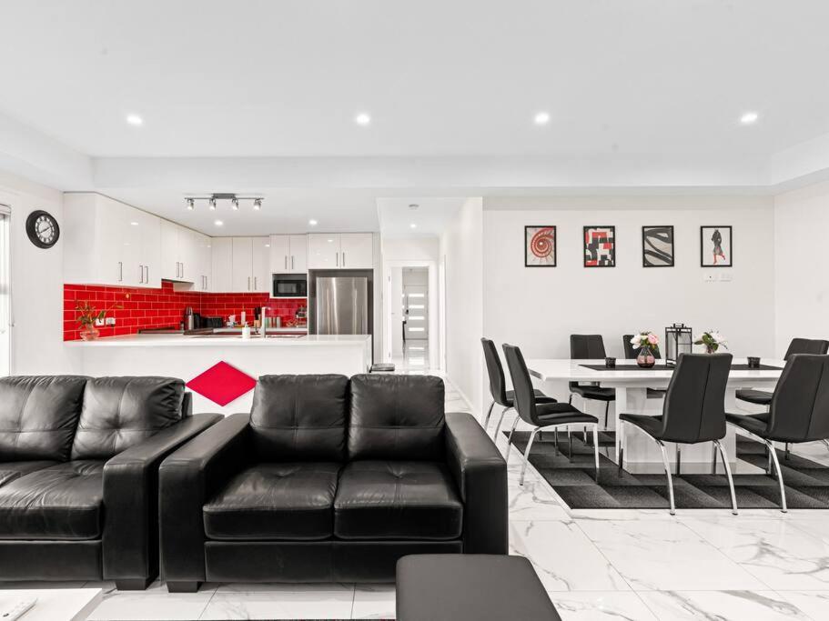 Ultra Luxury Mansion Near CBD