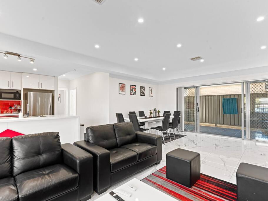 Ultra Luxury Mansion Near CBD
