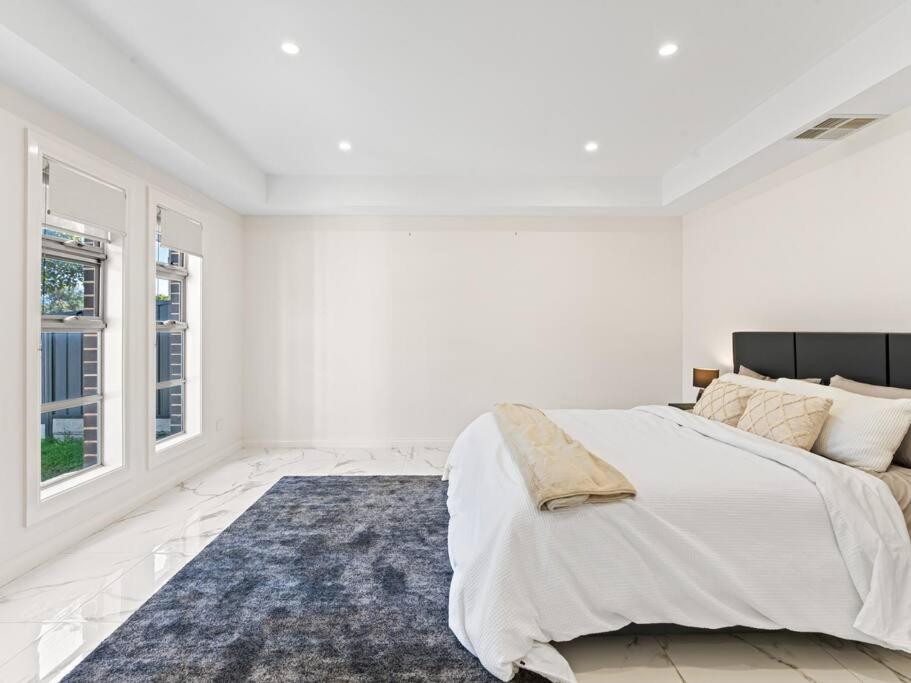 Ultra Luxury Mansion Near CBD