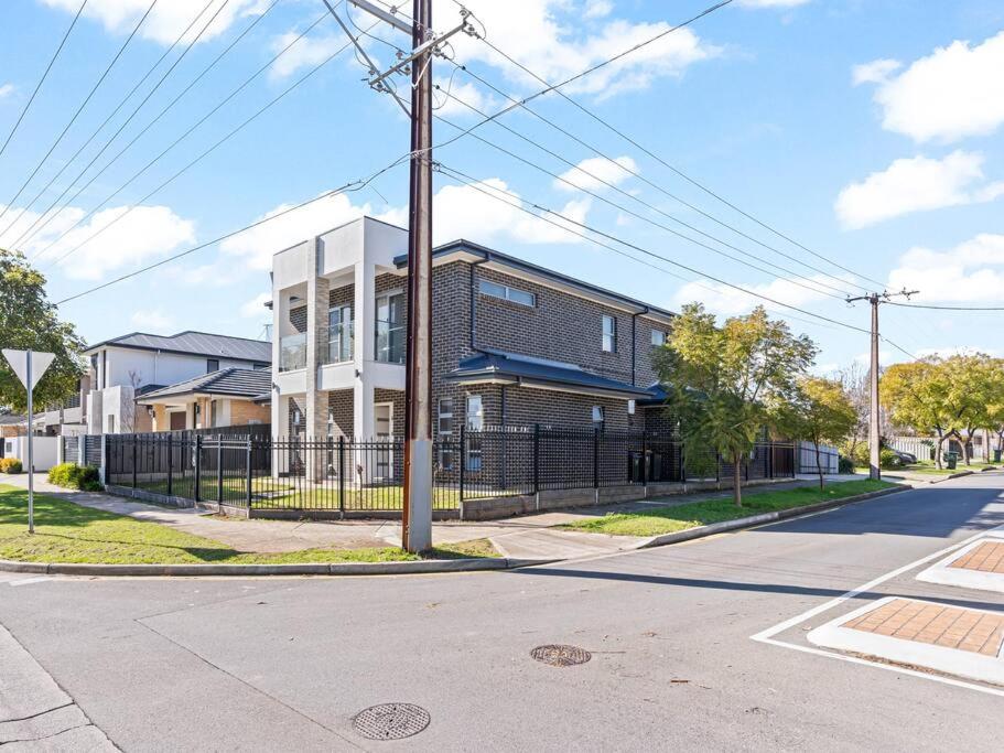 Ultra Luxury Mansion Near CBD