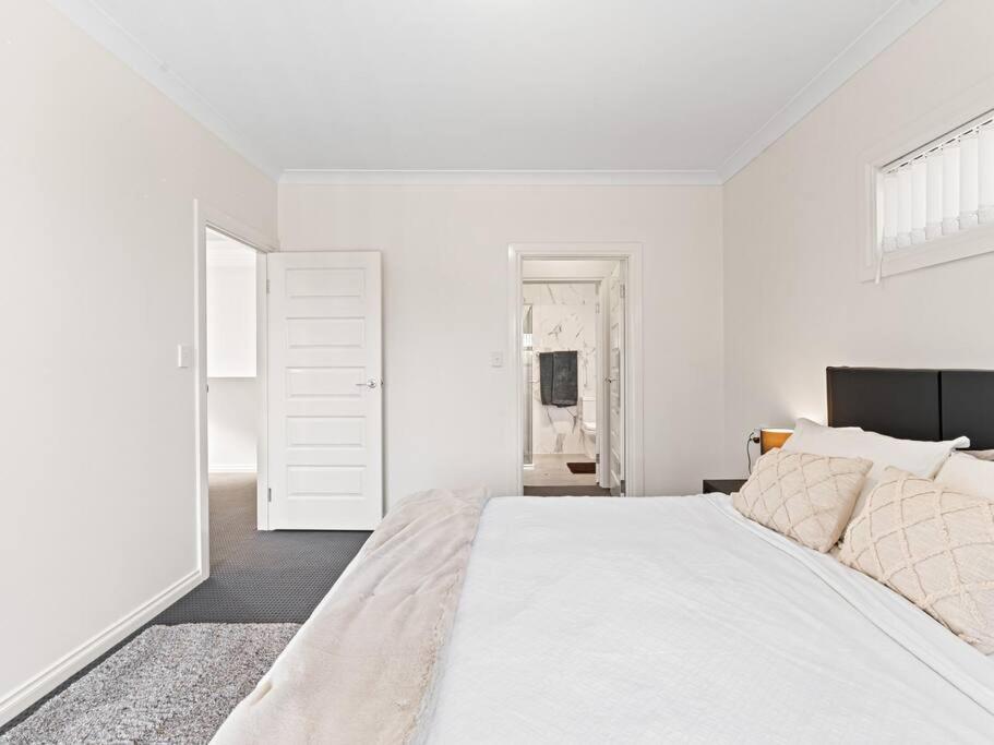 Ultra Luxury Mansion Near CBD