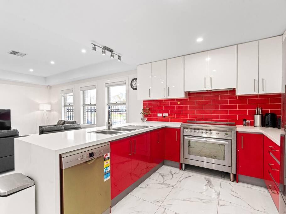 Ultra Luxury Mansion Near CBD