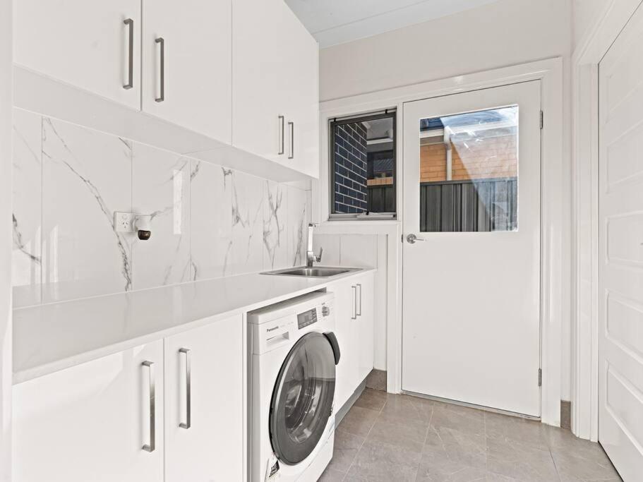 Ultra Luxury Mansion Near CBD
