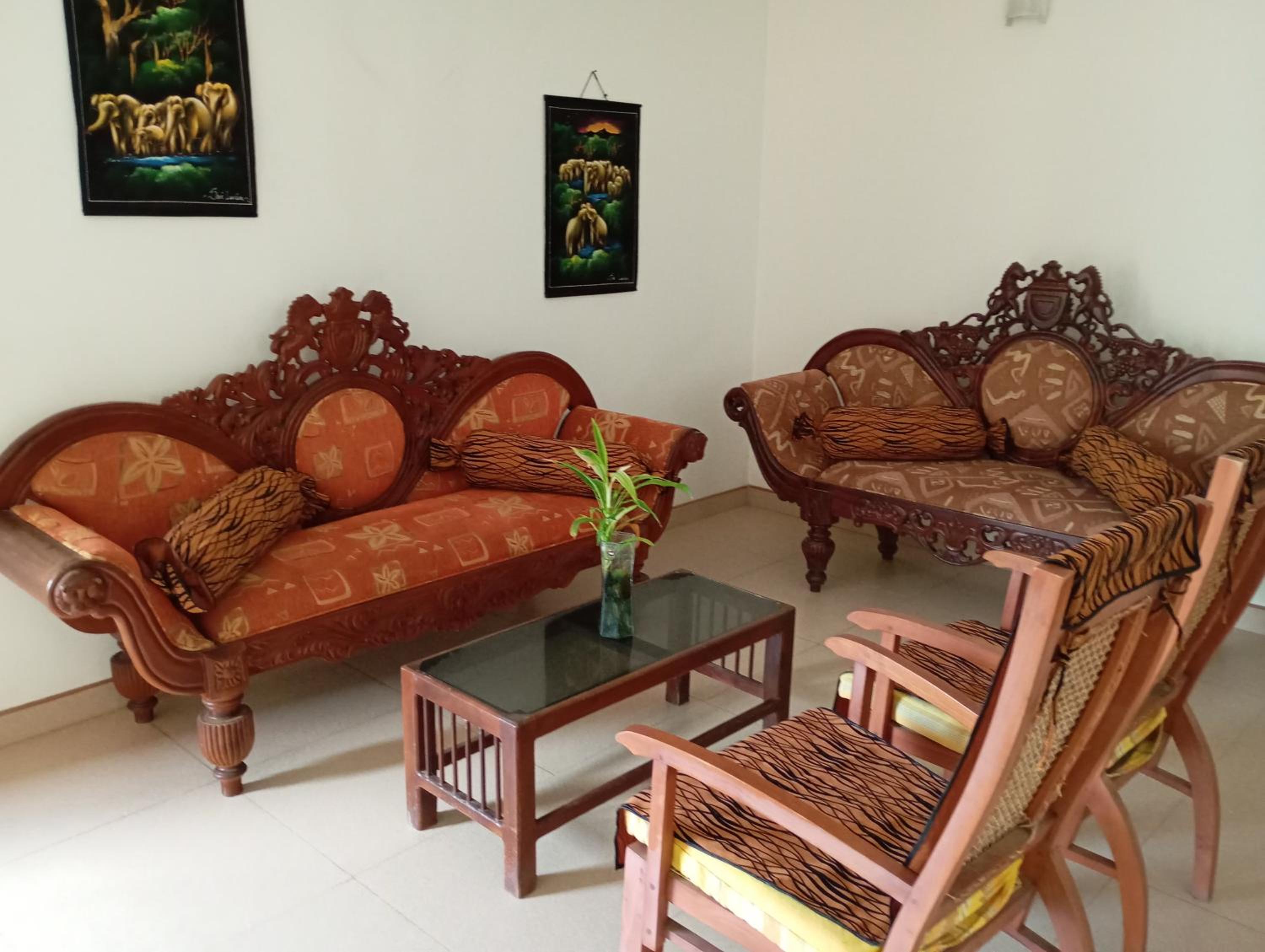Larn's Villa Hotel & Apartment
