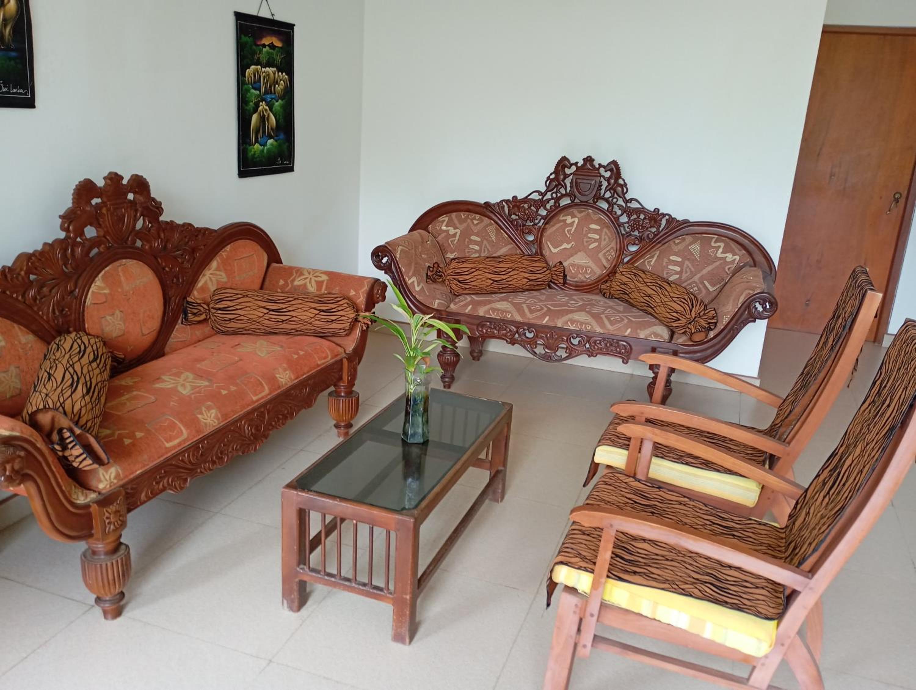 Larn's Villa Hotel & Apartment