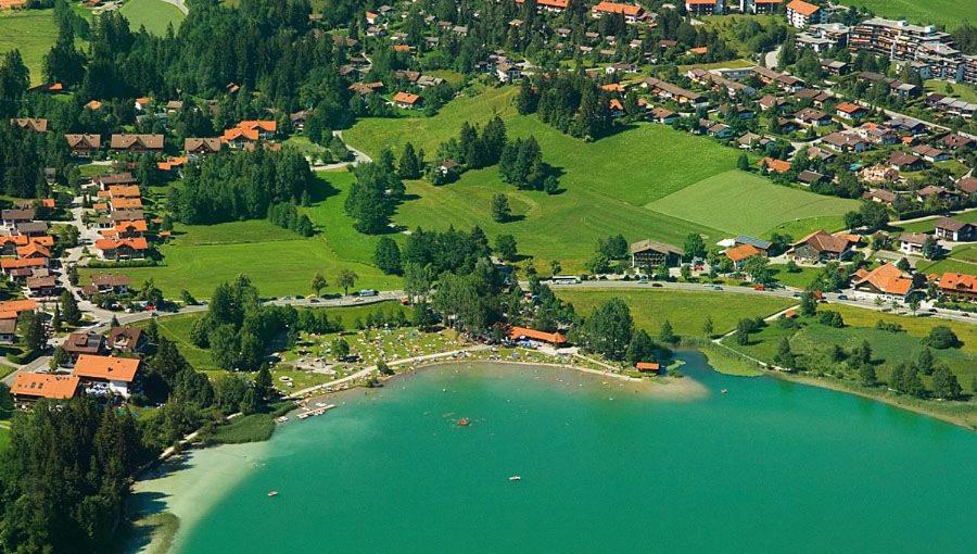 Ferienhäuser im Feriendorf Weissensee im Allgäu E