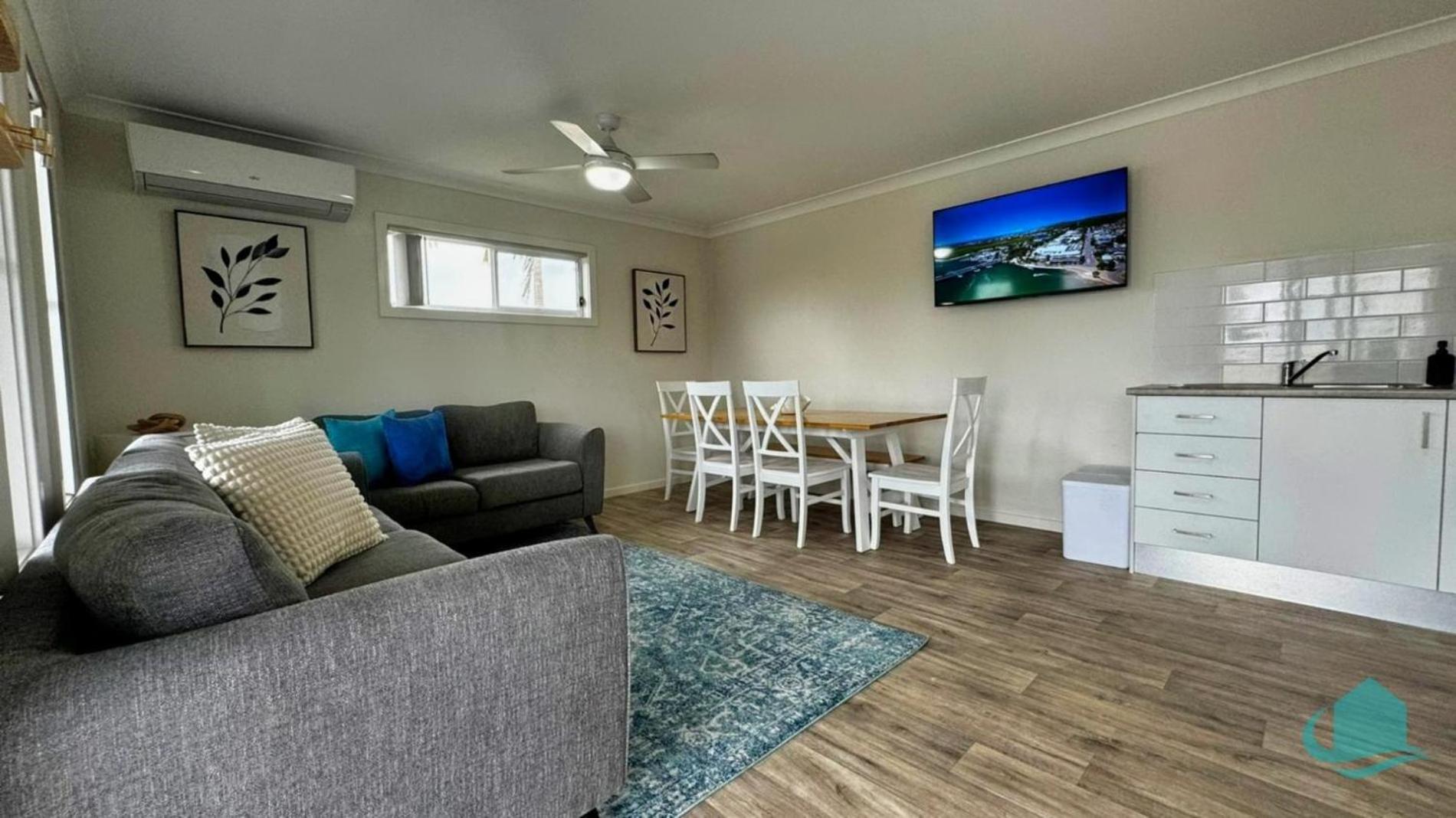 2B at Swansea cosy cottage, outdoor pet friendly